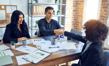 estudiar administracion de empresas es el primer paso para escalar en el mundo de los negocios 