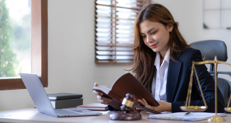 Carrera de Derecho: ¿Una de las carreras mejor pagadas?