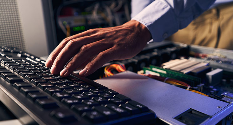 Un ingeniero en sistemas computacionales: ¿Dónde trabaja?